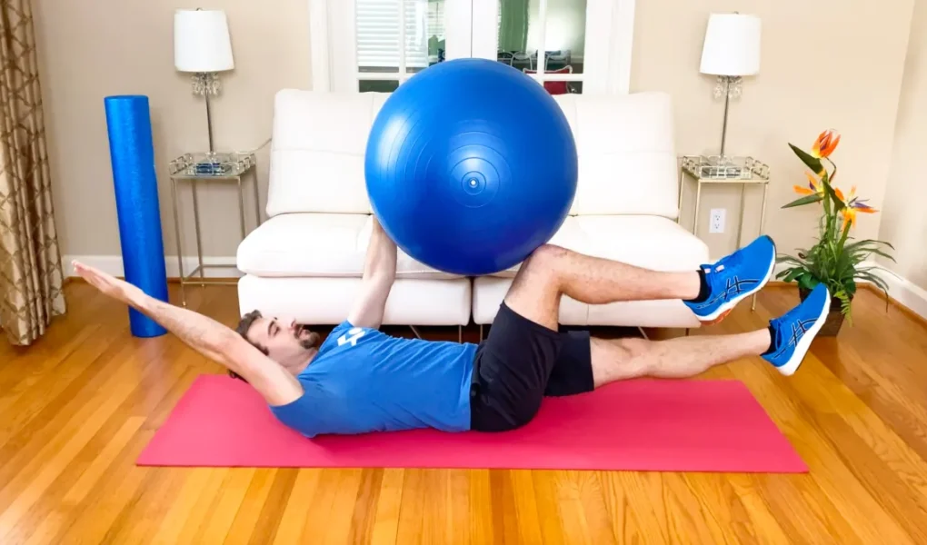 Cara Memasukkan Swiss Ball ke dalam Latihan di Rumah