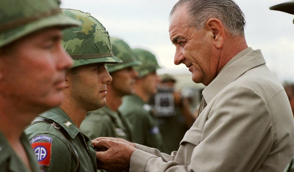 Vietnam dan Lyndon B. Johnson: Kepresidenan dalam Konflik