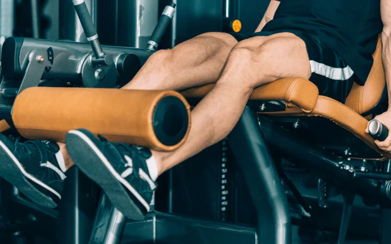 Panduan Langkah Demi Langkah Leg Extension di Mesin