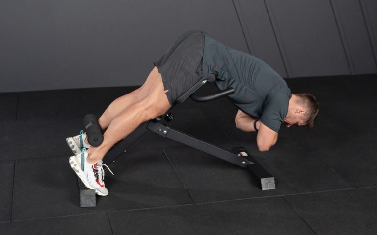 Membangun Punggung yang Lebih Kuat dengan Hyperextension Bench