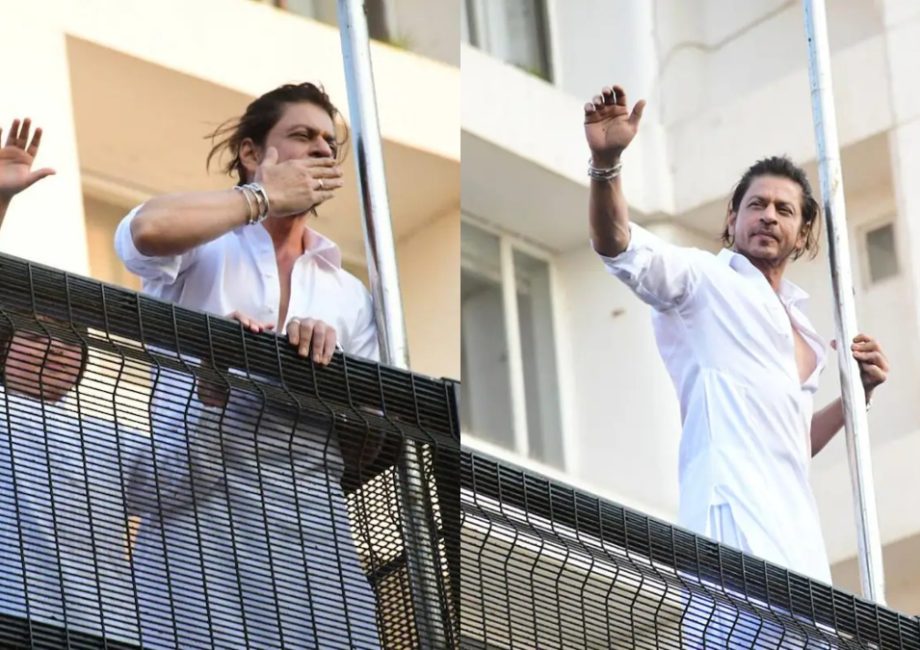 Shah Rukh Khan Sapa Penggemar saat Hari Raya Idulfitri